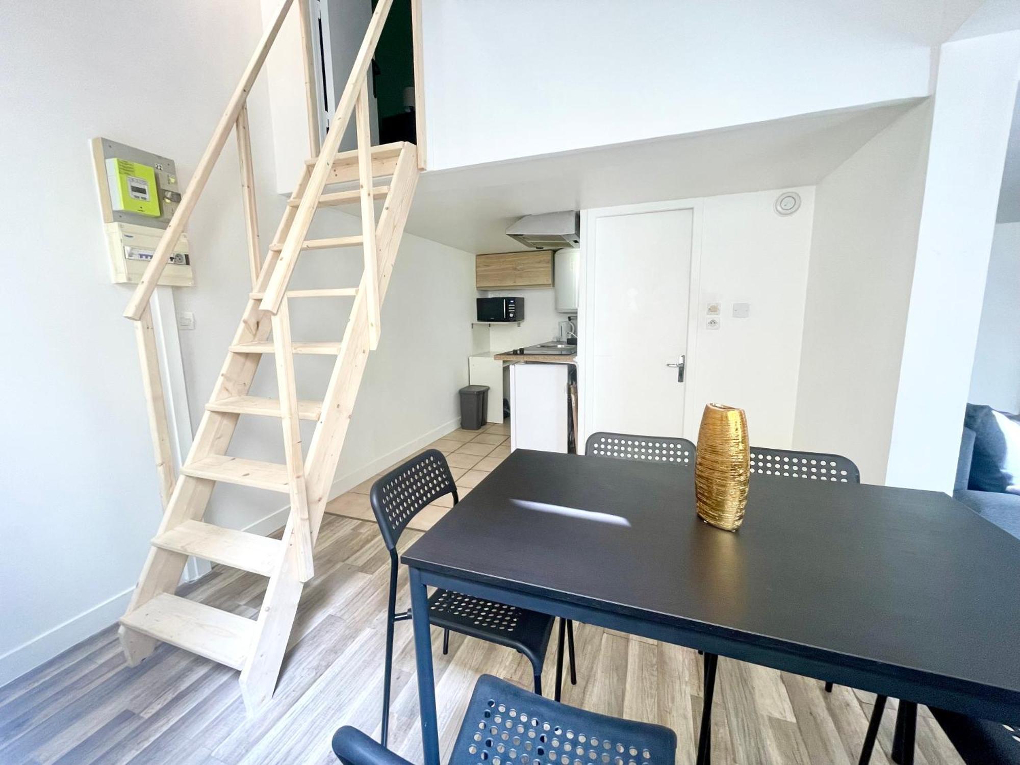 Homely & Charming Parisian Duplex - Near Marais Appartamento