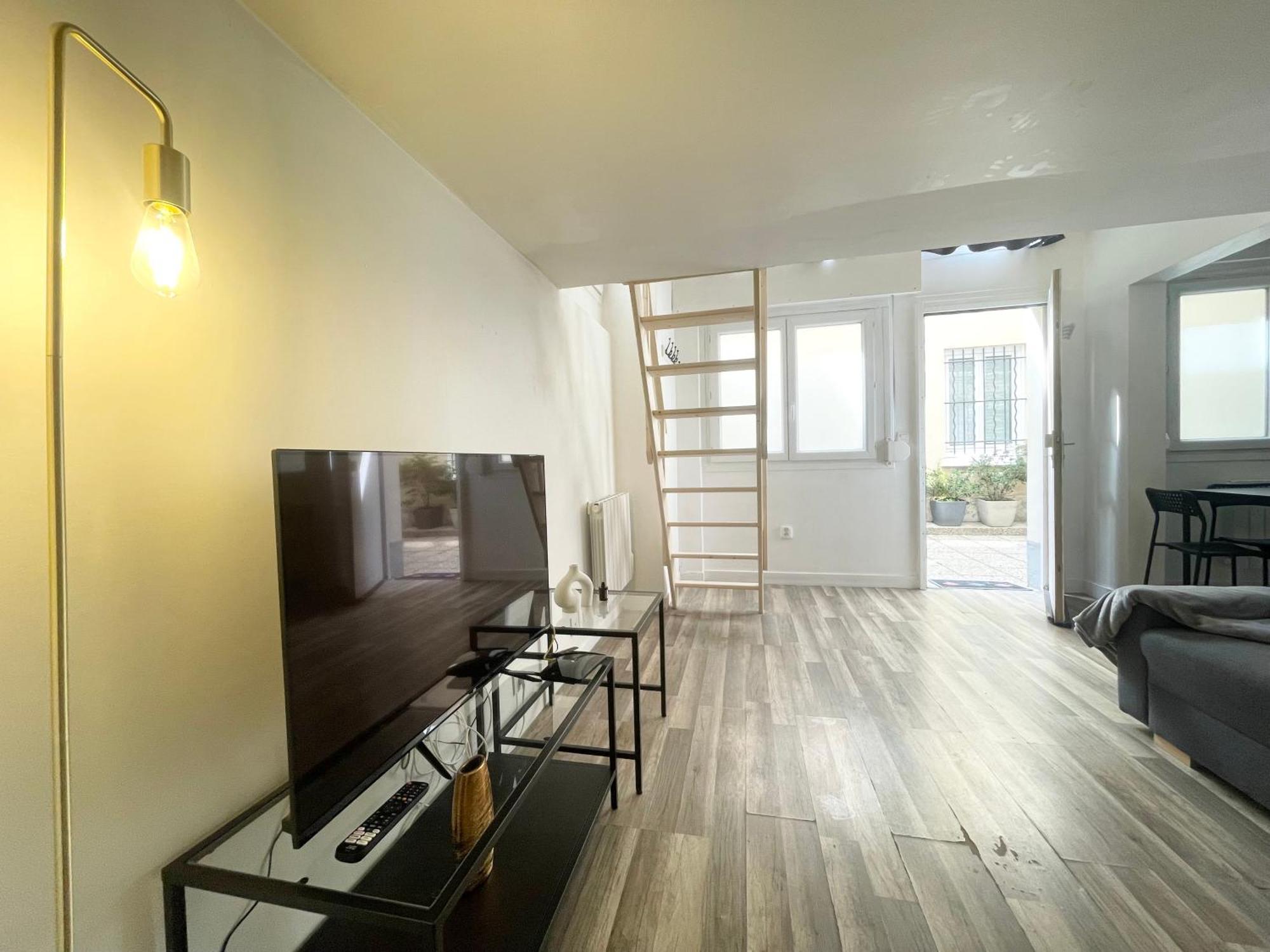 Homely & Charming Parisian Duplex - Near Marais Appartamento *